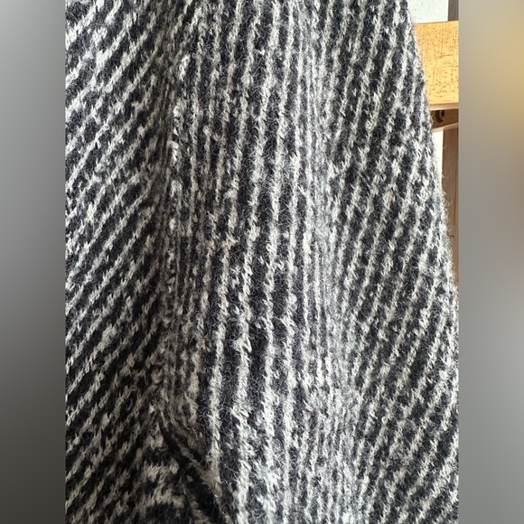 OSKA High Collar Knee Length Coat - Relaxed Fit - 100% Virgin Wool - Picture 8 of 10